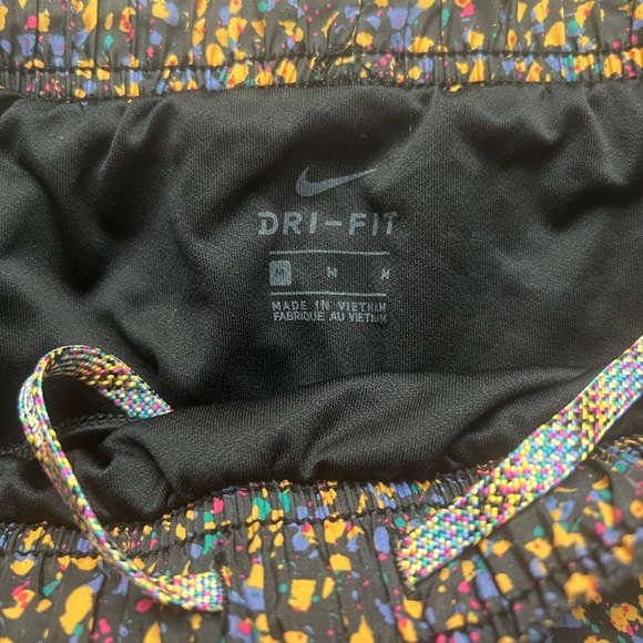 Nike Women’s Tempo Icon Clash Running Shorts Size M - Picture 2 of 2